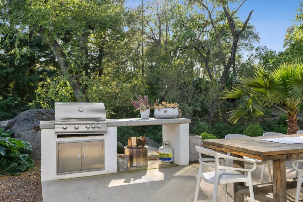 5b652144-fd57-40a0-837a-4dbe423c0e57